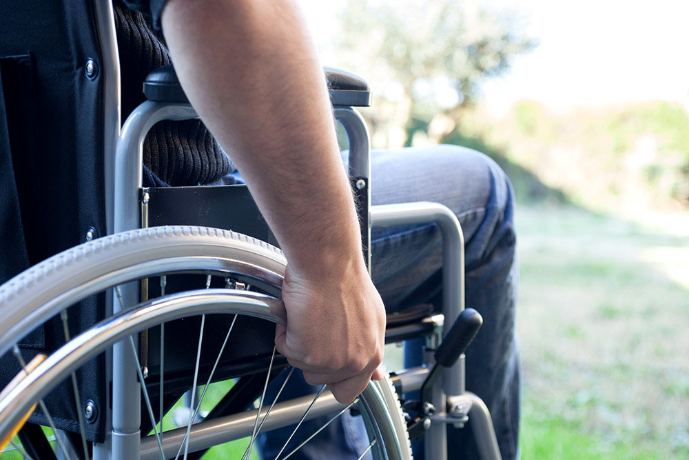 Инвалид в коляске попросил в ресторане помощи
