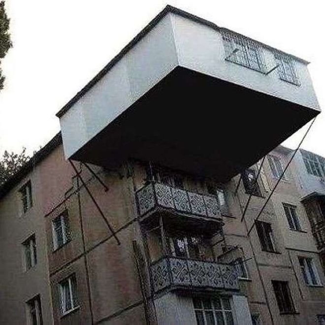 Как увеличить балкон: смешные лайфхаки