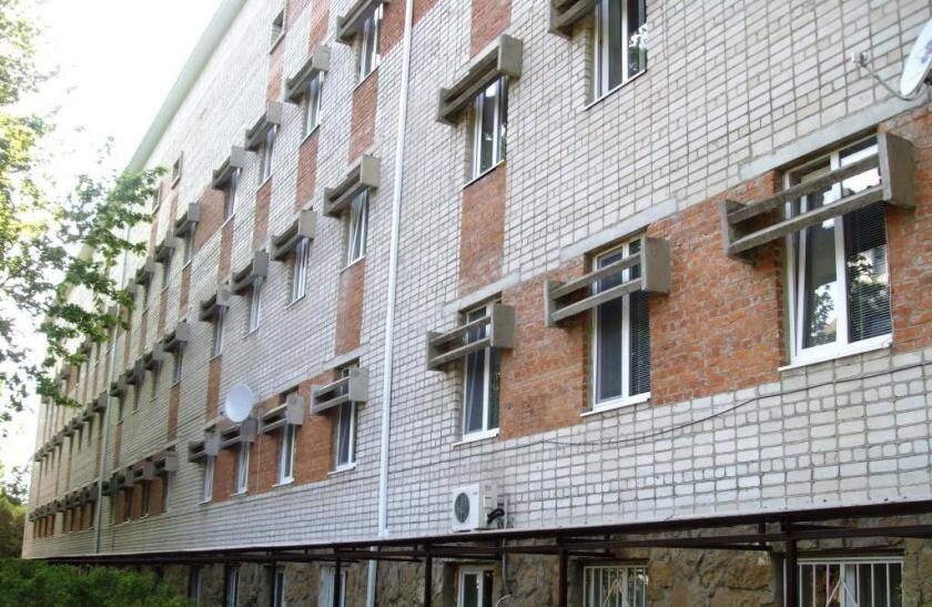 Зачем в советские времена на окнах устанавливали «козырьки» из бетона